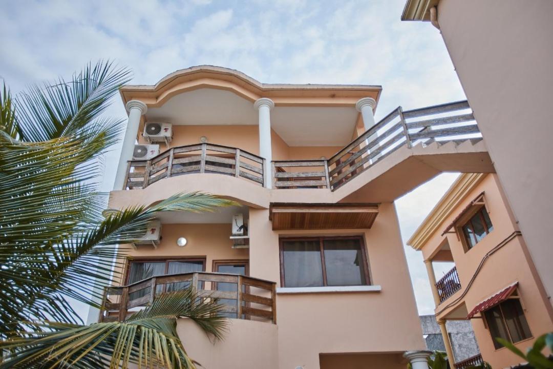 Appartement Charmant Et Lumineux Pointe Noire Exterior photo