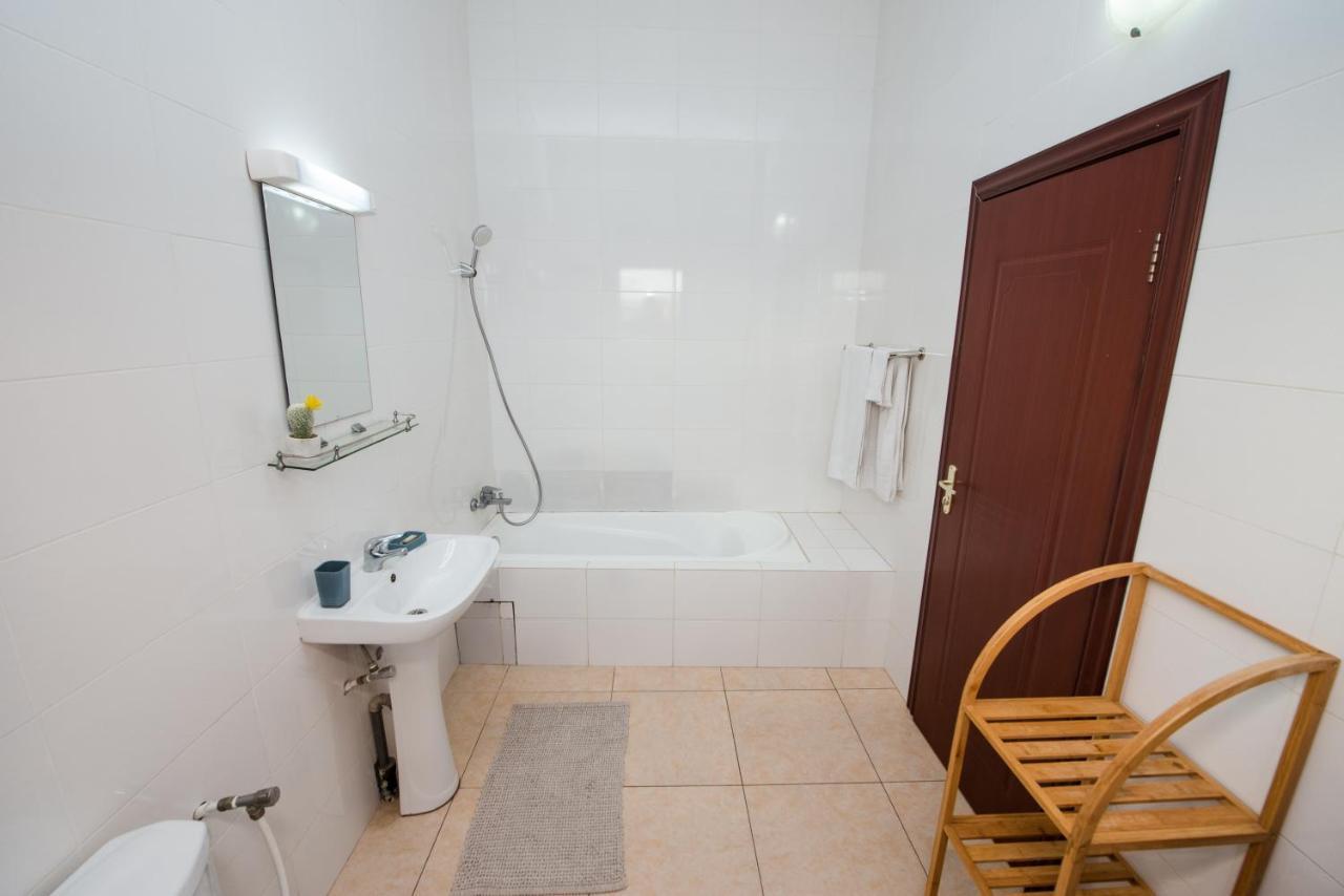 Appartement Charmant Et Lumineux Pointe Noire Exterior photo