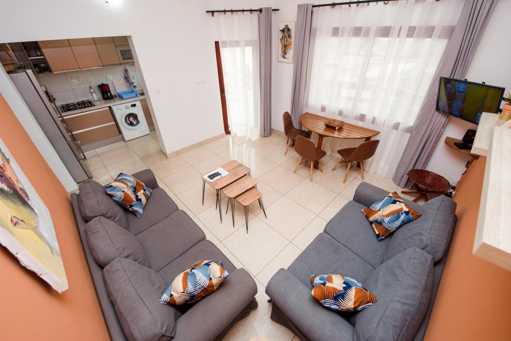 Appartement Charmant Et Lumineux Pointe Noire Exterior photo